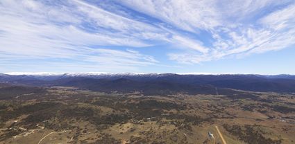 Jindabyne - The Snowy Mountains - NSW T (PBH4 00 10067)